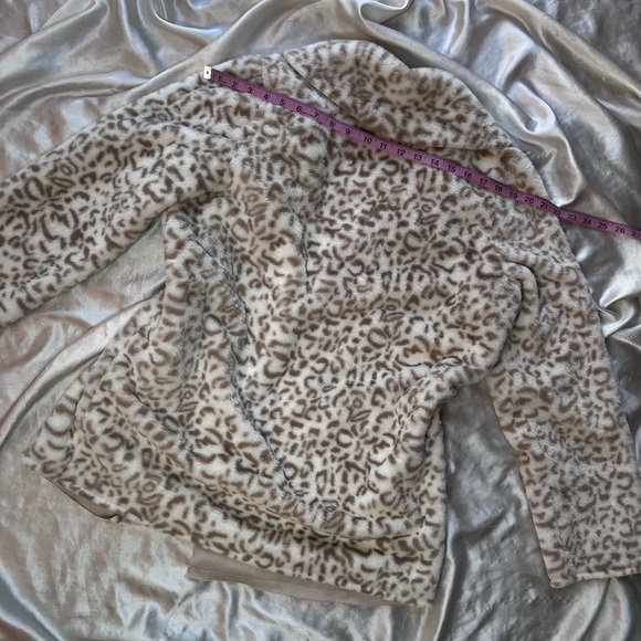 Leopard Print Faux Fur Coat - Picture 7 of 9
